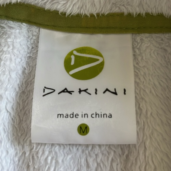Dakini sz M white fuzzy jacket with zipper and 2 pockets. Smoke/Pet free home - Picture 2 of 3